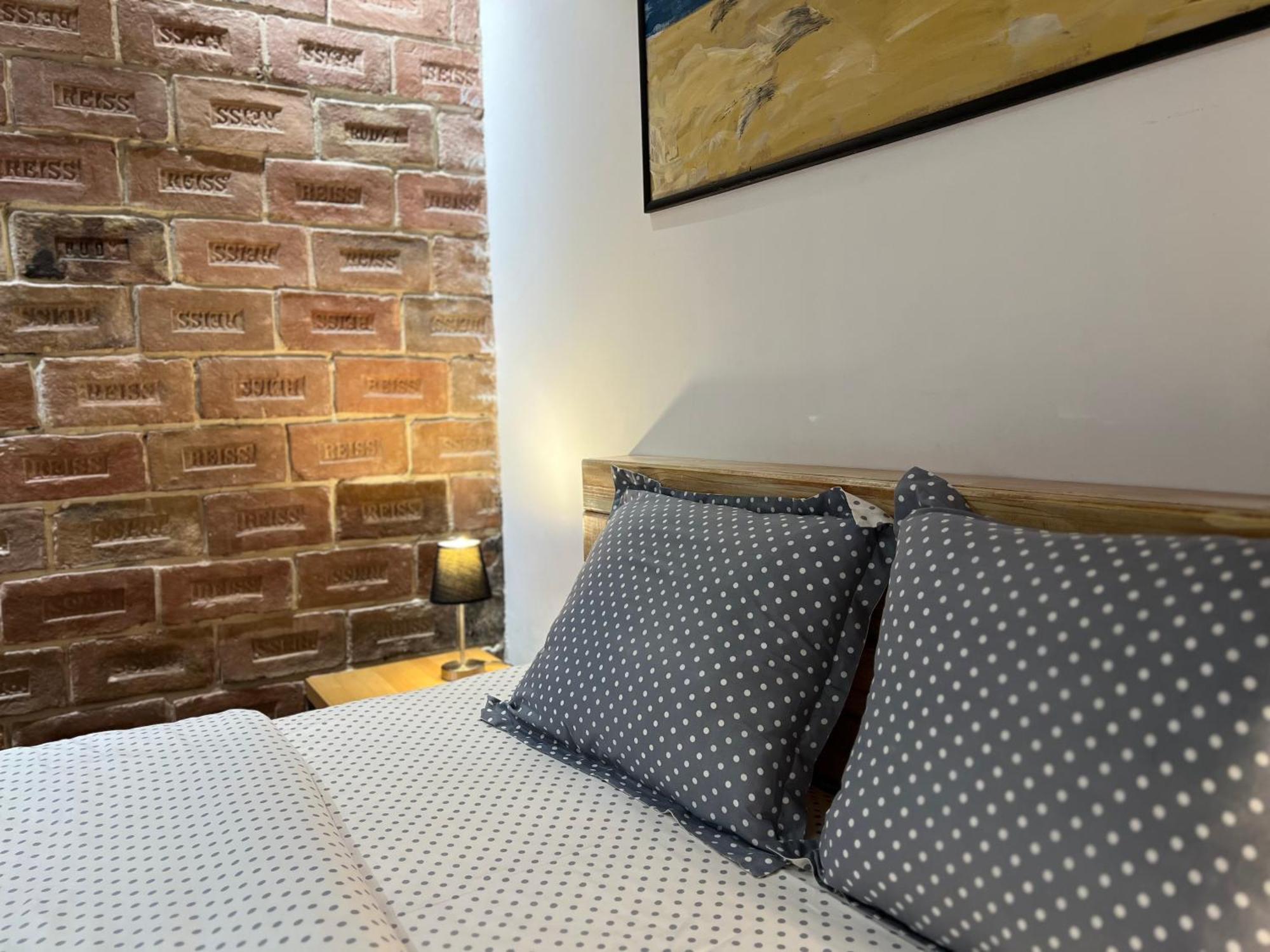 Loft-Style Apt On Virmenska Str リヴィウ エクステリア 写真
