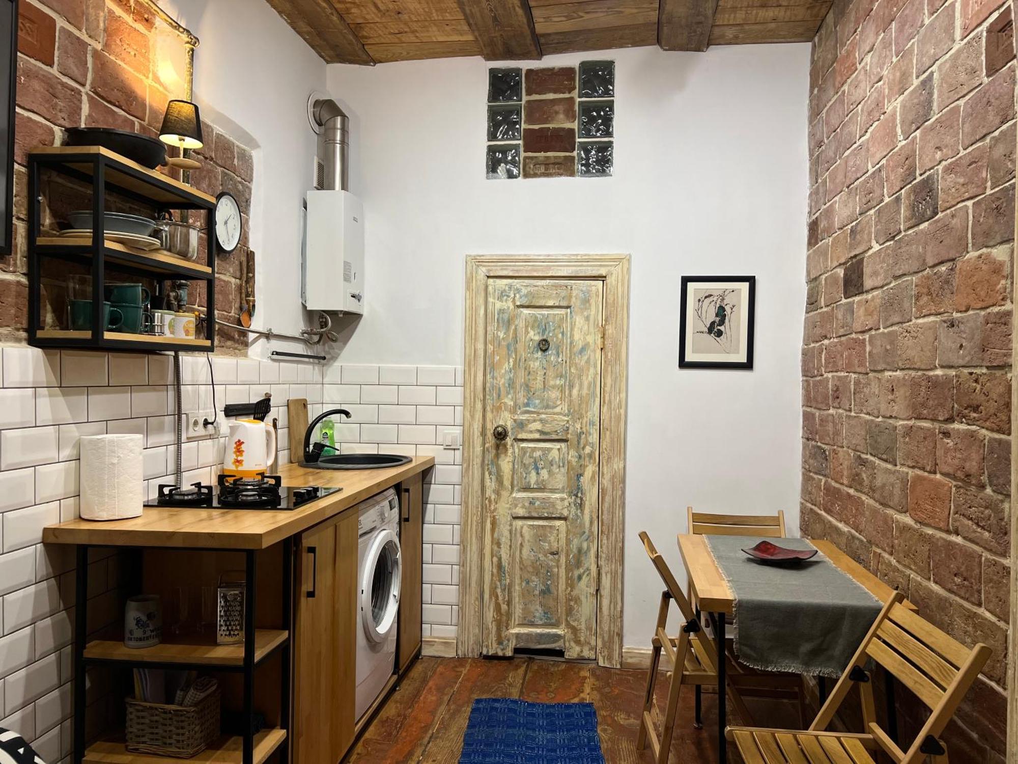 Loft-Style Apt On Virmenska Str リヴィウ エクステリア 写真