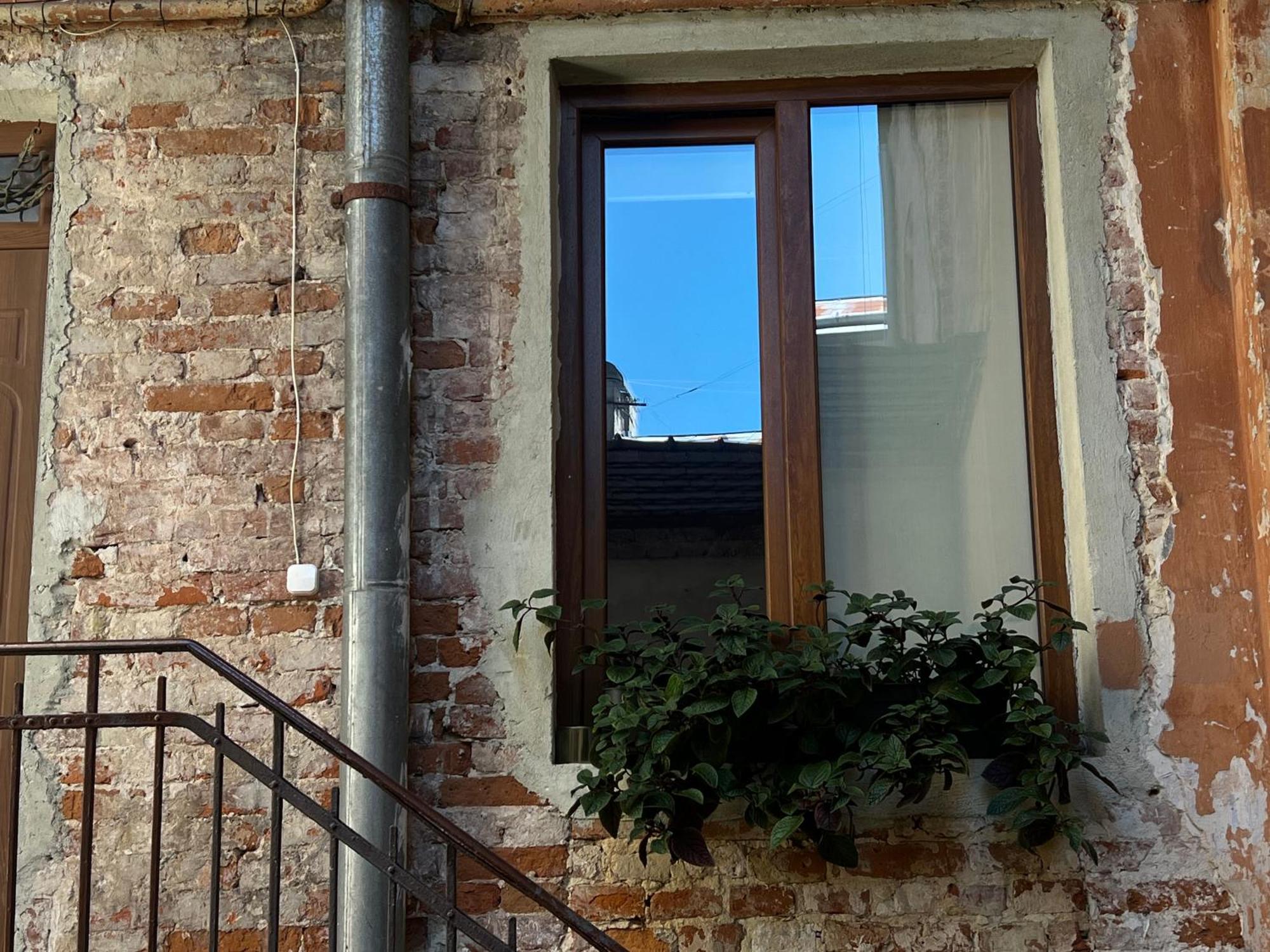 Loft-Style Apt On Virmenska Str リヴィウ エクステリア 写真