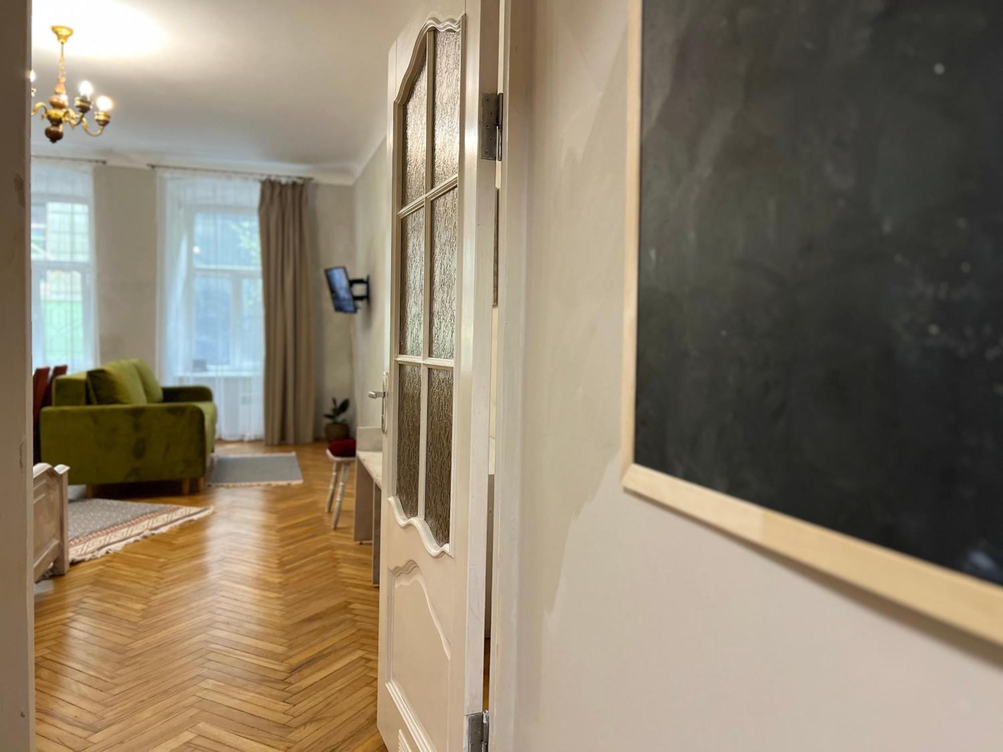 Loft-Style Apt On Virmenska Str リヴィウ エクステリア 写真
