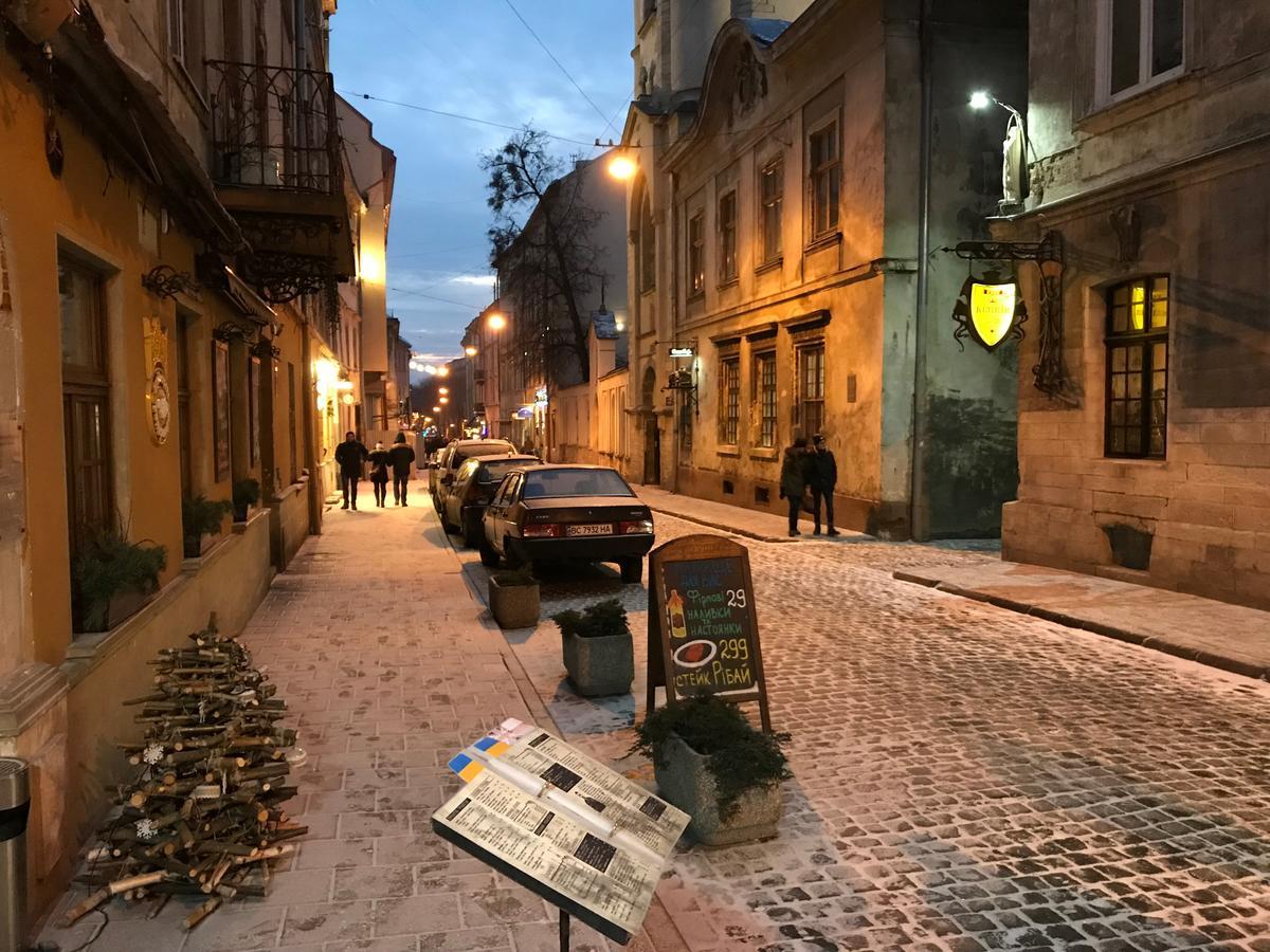 Loft-Style Apt On Virmenska Str リヴィウ エクステリア 写真